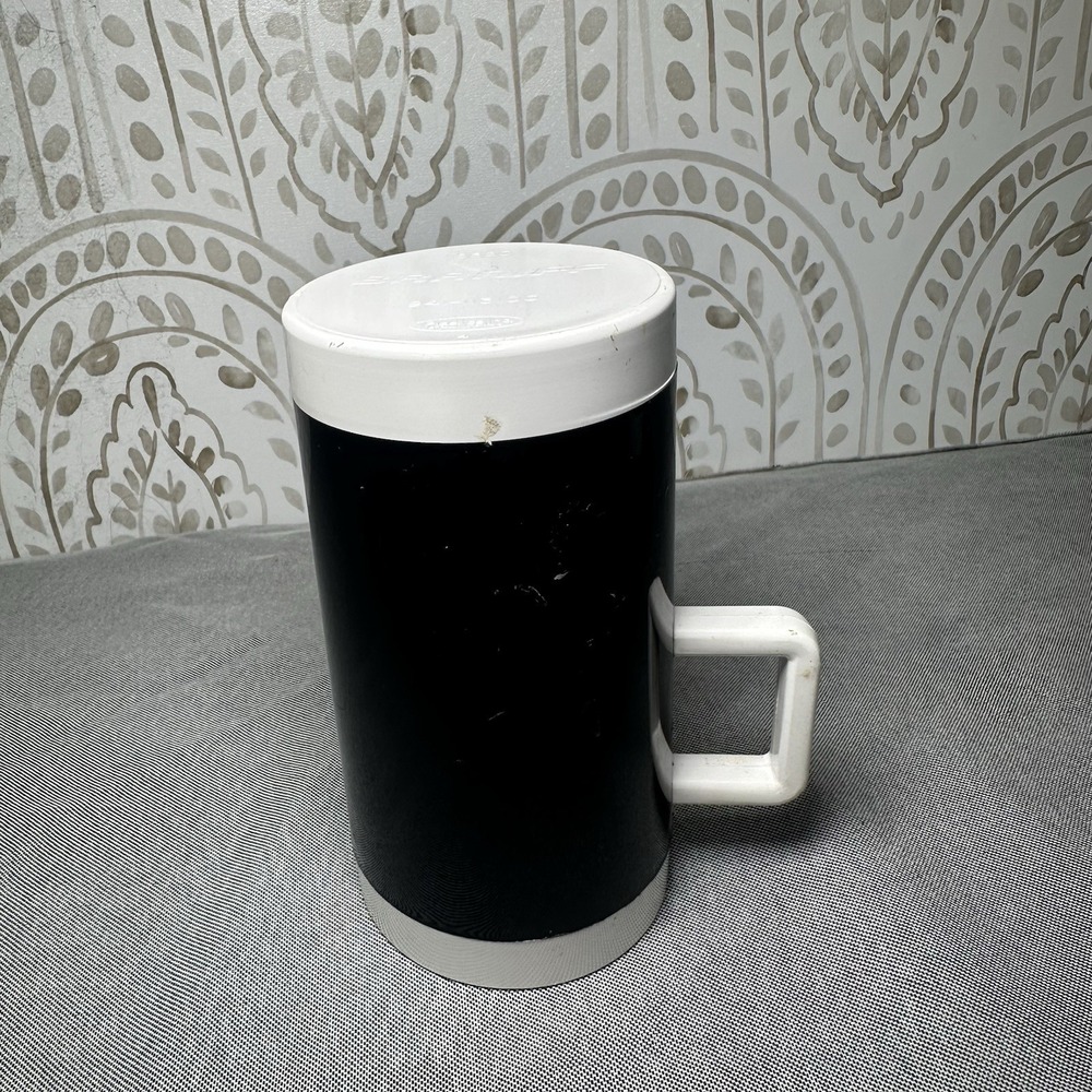 Vintage BRANIFF International Airlines Black &‎ White Cappuccino Mug - Plastic - Picture 4 of 5